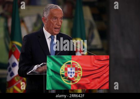 210125 -- LISBONNE, le 25 janvier 2021 -- Marcelo Rebelo de Sousa s'adresse à la nation après avoir remporté l'élection présidentielle portugaise à Lisbonne, Portugal, le 24 janvier 2021. Le président portugais sortant Marcelo Rebelo de Sousa a été réélu lors de l élection présidentielle de dimanche, résultats partiels ont montré. Un autre mandat de cinq ans de Rebelo de Sousa débutera le 9 mars 2021. Photo de /Xinhua PORTUGAL-LISBONNE-PRÉSIDENT RÉÉLU PedroxFiuza PUBLICATIONxNOTxINxCHN Banque D'Images