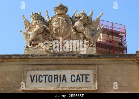 Victoria Gate construite en 1885 par les Britanniques et nommée d'après la reine Victoria, est la principale porte d'entrée de la ville dans la Valette à partir de la région de Grand Harbour. Banque D'Images