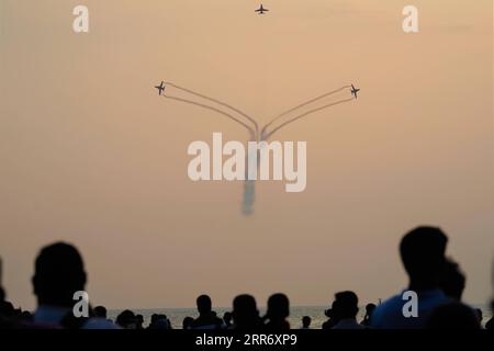 210304 -- BEIJING, le 4 mars 2021 -- des avions se produisent lors d'un spectacle aérien marquant le 70e anniversaire de l'Armée de l'Air du Sri Lanka à Colombo, au Sri Lanka, le 3 mars 2021. PHOTOS XINHUA DU JOUR TangxLu PUBLICATIONxNOTxINxCHN Banque D'Images