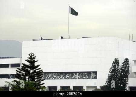 210306 -- ISLAMABAD, le 6 mars 2021 -- le bâtiment de l'Assemblée nationale est vu à Islamabad, la capitale du Pakistan, le 6 mars 2021. Le Premier ministre pakistanais Imran Khan a réussi samedi à obtenir un vote de confiance de la part de l Assemblée nationale NA, ou de la chambre basse du Parlement du pays, a déclaré le président de l NA, Asad Qaiser. PAKISTAN-ISLAMABAD-PREMIER MINISTRE-VOTE DE CONFIANCE AHMADXKAMAL PUBLICATIONXNOTXINXCHN Banque D'Images