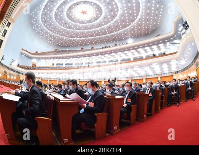 210308 -- BEIJING, le 8 mars 2021 -- les députés du 13e Congrès national populaire participent à la deuxième séance plénière de la quatrième session du 13e Congrès national populaire au Grand Hall du peuple à Beijing, capitale de la Chine, le 8 mars 2021. DEUX SESSIONSCHINA-BEIJING-NPC-SESSION ANNUELLE-DEUXIÈME RÉUNION PLÉNIÈRE CN ZHANGXLING PUBLICATIONXNOTXINXCHN Banque D'Images