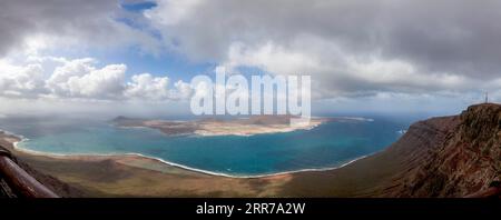 Vue du Mirador del Rio à Isla Graciosa, Lanzarote, Îles Canaries, Espagne Banque D'Images