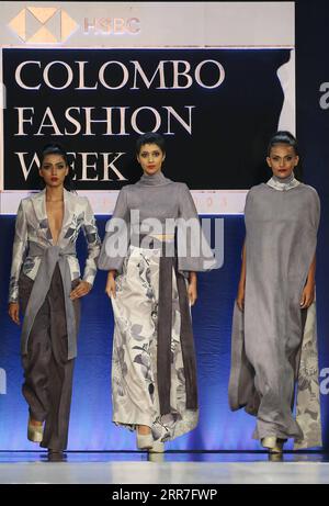 210328 -- COLOMBO, le 28 mars 2021 -- des mannequins présentent des créations lors de la Fashion week de Colombo, au Sri Lanka, le 27 mars 2021. Photo de /Xinhua SRI LANKA-COLOMBO-FASHION WEEK AjithxPerera PUBLICATIONxNOTxINxCHN Banque D'Images