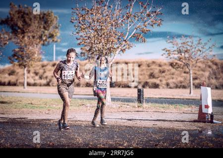210330 -- CHRISTCHURCH, le 30 mars 2021 -- des enfants participent à Muddy Good Run à Christchurch, Nouvelle-Zélande, le 28 mars 2021. Photo de /Xinhua NOUVELLE ZÉLANDE-CHRISTCHURCH-ENFANTS-MUDDY BONNE COURSE ZhuxQiping PUBLICATIONxNOTxINxCHN Banque D'Images