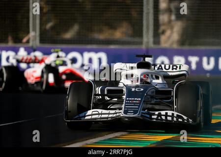 MELBOURNE, AUSTRALIE, AVRIL 10 : Pierre Gasly, de France, pilote la Scuderia AlphaTauri AT03 numéro 10 au Grand Prix de Formule 1 d'Australie 2022 Banque D'Images