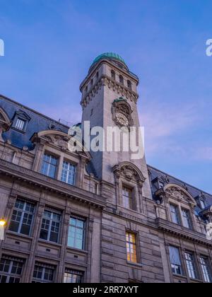 Dawn, Observatoire de la Sorbonne, tour d'observatoire du 19e siècle, Université Paris-Sorbonne, Paris, France, Europe, UE. Banque D'Images