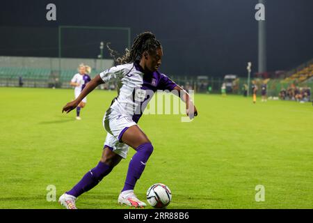 Katowice, Pologne. 06 septembre 2023. Esther Buabadi (24 ans) d'Anderlecht en action lors d'un match de football entre le Royal Sporting Club Anderlecht et le GKS Katowice en vue de la saison 2023-2024 de la Ligue des champions féminine le mercredi 06 septembre 2023 à Katowice, en Pologne. Crédit : Sportpix/Alamy Live News Banque D'Images