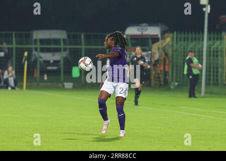 Katowice, Pologne. 06 septembre 2023. Esther Buabadi (24 ans) d'Anderlecht photographiée lors d'un match de football entre le Royal Sporting Club Anderlecht et le GKS Katowice en vue de la saison 2023-2024 de la Ligue des champions féminine le mercredi 06 septembre 2023 à Katowice, en Pologne. Crédit : Sportpix/Alamy Live News Banque D'Images