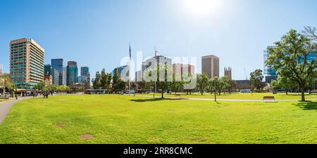 Adélaïde, Australie - 27 septembre 2019 : vue sur Victoria Square par une journée lumineuse Banque D'Images