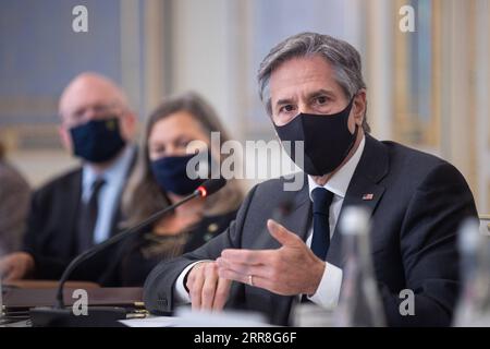 210507 -- KIEV, le 7 mai 2021 -- le secrétaire d'État américain Antony Blinken s'exprime lors de sa rencontre avec le président ukrainien Volodymyr Zelensky à Kiev, capitale de l'Ukraine, le 6 mai 2021. Le président ukrainien Volodymyr Zelensky a discuté jeudi de la situation sécuritaire et des réformes avec le secrétaire d'État américain Antony Blinken en visite à Kiev, a déclaré le service de presse du président. /Document via Xinhua UKRAINE-PRESIDENT-U.S.-SECRETARY OF STATE-MEETING UkrainianxPresidentialxOffice PUBLICATIONxNOTxINxCHN Banque D'Images