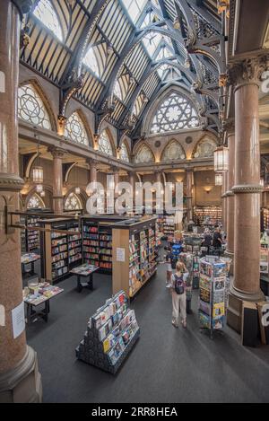 Waterstones,The Wool Exchange, 10 Hustlergate, Bradford BD1 1BL Construit à l'origine comme centre de commerce de la laine au 19e siècle. Banque D'Images