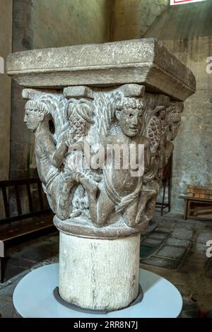 Mozac. Les atlantes. Sculptures de l'église abbatiale Saint-Pierre. Département du Puy de Dome. Auvergne-Rhône-Alpes. France Banque D'Images