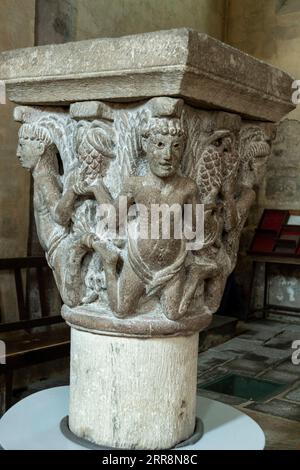 Mozac. Les atlantes. Sculptures de l'église abbatiale Saint-Pierre. Département du Puy de Dome. Auvergne-Rhône-Alpes. France Banque D'Images