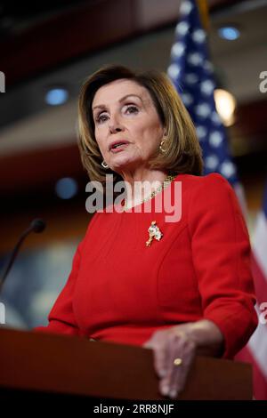 210513 -- WASHINGTON, le 13 mai 2021 -- Nancy Pelosi, présidente de la Chambre des communes des États-Unis, prend la parole lors de sa conférence de presse hebdomadaire au Capitol Hill à Washington, D.C., aux États-Unis, le 13 mai 2021. Photo par /Xinhua U.S.-WASHINGTON, D.C.-PELOSI-PRESS CONFERENCE TingxShen PUBLICATIONxNOTxINxCHN Banque D'Images