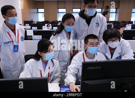 210515 -- BEIJING, le 15 mai 2021 -- le personnel technique travaille au Centre de contrôle aérospatial de Beijing à Beijing, capitale de la Chine, le 15 mai 2021. L atterrisseur transportant le premier rover Mars de la Chine a atterri sur la planète rouge, a confirmé samedi matin la CNSA de l Administration spatiale nationale chinoise. C'est la première fois que la Chine fait atterrir une sonde sur une planète autre que la Terre. EyesonSci CHINA-BEIJING-TIANWEN-1 PROBE-mars-LANDING CN JinxLiwang PUBLICATIONxNOTxINxCHN Banque D'Images