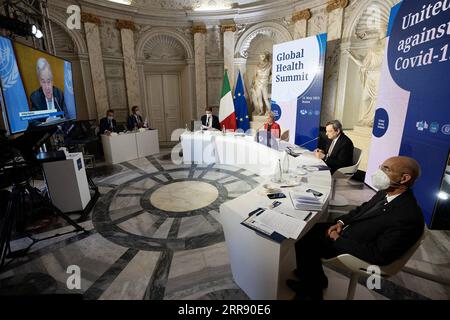 210521 -- ROME, le 21 mai 2021 -- le Premier ministre italien Mario Draghi 2e R et la présidente de la Commission européenne Ursula von der Leyen 3e R coprésideront le Sommet mondial sur la santé à Rome, Italie, le 21 mai 2021. Le Sommet mondial sur la santé a débuté ici vendredi, avec des dirigeants mondiaux et des représentants d’organisations internationales réunis dans une conférence d’une journée visant à coordonner les efforts mondiaux contre la pandémie de COVID-19. Str/Xinhua ITALIE-ROME-SOMMET MONDIAL DE LA SANTÉ Stringer PUBLICATIONxNOTxINxCHN Banque D'Images