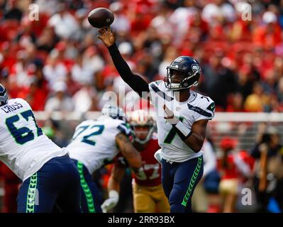 Santa Clara, United States. 18th Sep, 2022. Seattle Seahawks starting quarterback Geno Smith (7) throws against the San Francisco 49ers in the first quarter at Levi's Stadium in Santa Clara, California, on Sunday, Sept. 18, 2022. (Photo by Nhat V. Meyer/Bay Area News Group/TNS/Sipa USA) Credit: Sipa USA/Alamy Live News Stock Photo