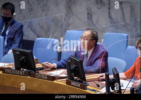 210528 -- NATIONS UNIES, le 28 mai 2021 -- Zhang Jun, représentant permanent de la Chine auprès des Nations Unies et président rotatif du Conseil de sécurité des Nations Unies pour le mois de mai, préside une réunion du Conseil de sécurité au siège des Nations Unies à New York le 27 mai 2021. POUR ALLER AVEC 1st LD Writethru : l'envoyé chinois demande des actions vigoureuses du Conseil de sécurité pour traiter la question israélo-PALESTINIENNE /photo ONU/document via Xinhua CONSEIL DE SÉCURITÉ ONU-RÉUNION DE QUESTION ISRAÉLO-PALESTINIENNE LoeyxFelipe PUBLICATIONxNOTxINxCHN Banque D'Images