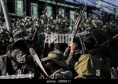 210529 -- GAZA, le 29 mai 2021 -- des membres des brigades Saraya al-Qods, la branche militaire du mouvement du Jihad islamique palestinien, prennent part à un défilé militaire dans la ville de Gaza, le 29 mai 2021. Photo de /Xinhua MIDEAST-GAZA CITY-MILITARY PARADE RizekxAbdeljawad PUBLICATIONxNOTxINxCHN Banque D'Images