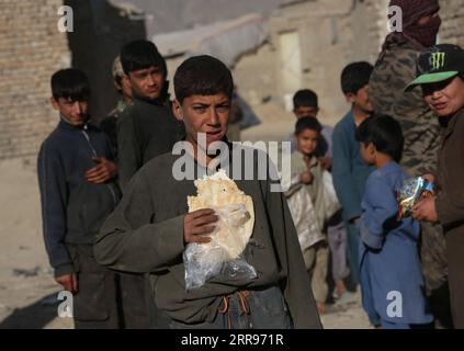 210531 -- KABOUL, 31 mai 2021 -- une photo prise le 31 mai 2021 montre des enfants déplacés dans un camp de fortune de déplacés internes à Kaboul, capitale de l'Afghanistan. POUR ALLER AVEC feature : les enfants afghans observent la Journée internationale des enfants au milieu de la peur, de l'espoir AFGHANISTAN-KABUL-INT L ENFANTS JOUR S RahmatullahxAlizadah PUBLICATIONxNOTxINxCHN Banque D'Images