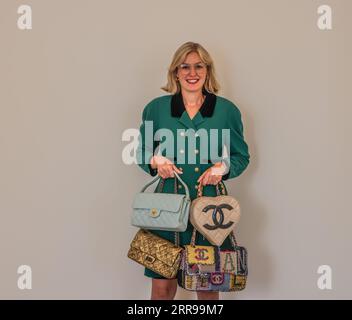 Londres, Royaume-Uni. 07 septembre 2023. Coïncidant avec l'ouverture de l'exposition V&A Gabrielle Chanel Fashion Manifesto, Bonhams Knightsbridge présente l'Art du luxe : Chanel, avec des articles de luxe de la Maison, dont des sacs, jsale 11-21 septembre.Paul Quezada-Neiman/Alamy Live News crédit : Paul Quezada-Neiman/Alamy Live News Banque D'Images