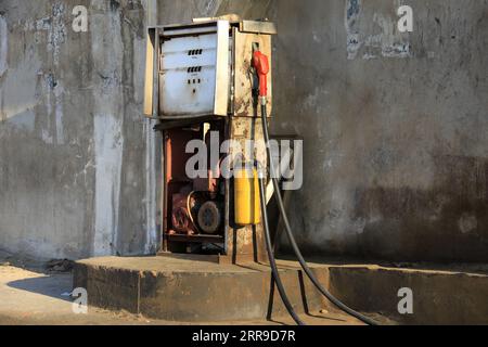 Une pompe à essence vintage au Liban. Banque D'Images