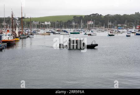 210613 -- CORNWALL, le 13 juin 2021 -- Un bateau de police patrouille à Falmouth, Cornwall, Grande-Bretagne, le 11 juin 2021. POUR ALLER AVEC LES TITRES XINHUA DU 13 JUIN 2021 GRANDE-BRETAGNE-CORNWALL-G7 SOMMET HANXYAN PUBLICATIONXNOTXINXCHN Banque D'Images