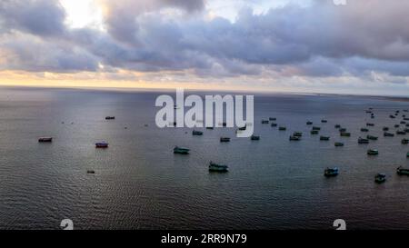 Pamban Bridge est un pont ferroviaire qui relie la ville de Mandapam en Inde continentale avec l'île de Pamban et Rameswaram Banque D'Images