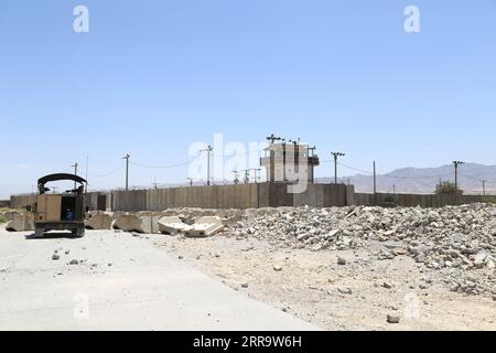 210702 -- PARWAN, 2 juillet 2021 -- une photo prise le 2 juillet 2021 montre l'aérodrome de Bagram après que toutes les forces américaines et de l'OTAN ont été évacuées dans la province de Parwan, dans l'est de l'Afghanistan. Toutes les forces américaines et de l'OTAN en Afghanistan ont évacué l'aérodrome de Bagram près de la capitale afghane Kaboul, remettant la plus grande base de coalition aux troupes gouvernementales afghanes, a confirmé vendredi un porte-parole du ministère afghan de la Défense. Photo de /Xinhua AFGHANISTAN-PARWAN-BAGRAM AIRFIELD-U.S. ET LES FORCES de l'OTAN ÉVACUENT SayedxMominzadah PUBLICATIONxNOTxINxCHN Banque D'Images