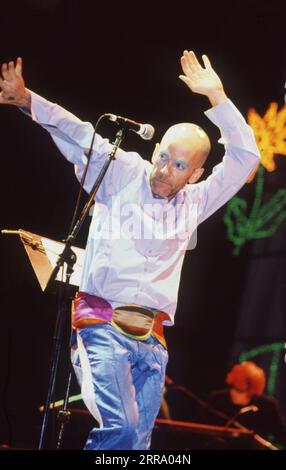 REM se produit au Glastonbury Festival en 1995 Banque D'Images