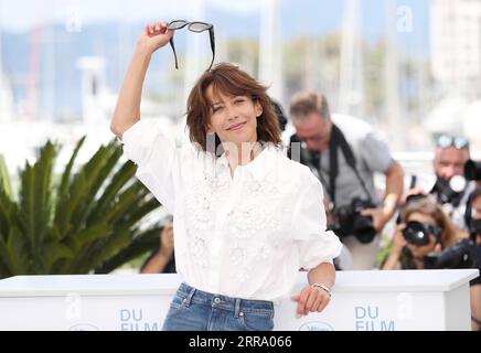 210708 -- CANNES, le 8 juillet 2021 -- l'actrice française Sophie Marceau pose lors d'un photocall pour le film tout s est bien passe tout s'est bien passé lors de la 74e édition du Festival de Cannes à Cannes, dans le sud de la France, le 8 juillet 2021. Everything Went Fine sera en compétition pour la Palme d or lors du 74e Festival International du film de Cannes. FRANCE-CANNES-FESTIVAL DU FILM-TOUT S'EST BIEN PASSÉ-PHOTO GAOXJING PUBLICATIONXNOTXINXCHN Banque D'Images