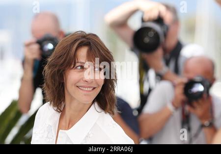 210708 -- CANNES, le 8 juillet 2021 -- l'actrice française Sophie Marceau pose lors d'un photocall pour le film tout s est bien passe tout s'est bien passé lors de la 74e édition du Festival de Cannes à Cannes, dans le sud de la France, le 8 juillet 2021. Everything Went Fine sera en compétition pour la Palme d or lors du 74e Festival International du film de Cannes. FRANCE-CANNES-FESTIVAL DU FILM-TOUT S'EST BIEN PASSÉ-PHOTO GAOXJING PUBLICATIONXNOTXINXCHN Banque D'Images