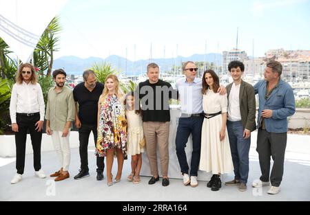 210709 -- CANNES, le 9 juillet 2021 -- les acteurs du film Stillwater posent lors d'un photocall lors de la 74e édition du Festival de Cannes à Cannes, dans le sud de la France, le 9 juillet 2021. FRANCE-CANNES-FILM FESTIVAL-STILLWATER-PHOTOCALL GAOXJING PUBLICATIONXNOTXINXCHN Banque D'Images