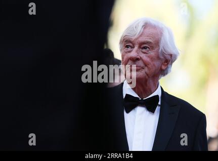 210710 -- CANNES, le 10 juillet 2021 -- le réalisateur Paul Verhoeven arrive pour la projection du film Benedetta à la 74e édition du Festival de Cannes à Cannes, dans le sud de la France, le 9 juillet 2021. FRANCE-CANNES-FESTIVAL-BENEDETTA-PROJECTION GAOXJING PUBLICATIONXNOTXINXCHN Banque D'Images