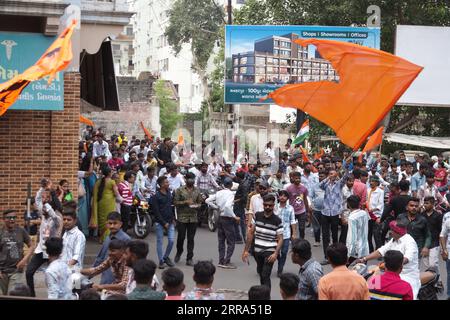 Rajkot, Inde. 7 septembre 2023. Foule de gens appréciant Rath Yatra sur Janmashtami à sadar bazar. Crédit : Nasirkhan Davi/Alamy Live News Banque D'Images