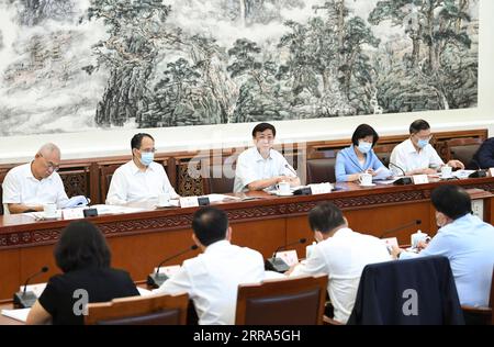 210716 -- BEIJING, le 16 juillet 2021 -- CAO Jianming, Shen Yueyue, Ji Bingxuan et Hao Jinming, vice-présidents du Comité permanent de l Assemblée populaire nationale, assistent à la première réunion plénière des équipes d inspection sur l application de la loi de notarisation à Beijing, capitale de la Chine, le 16 juillet 2021. CHINE-BEIJING-NPC-NOTARIATION INSPECTION D'APPLICATION DE LA LOI CN YINXBOGU PUBLICATIONXNOTXINXCHN Banque D'Images