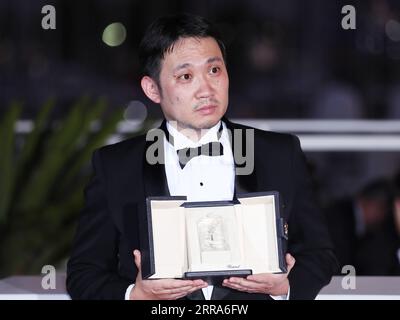 210718 -- CANNES, le 18 juillet 2021 -- Ryusuke Hamaguchi, lauréat du prix du meilleur scénario pour le film Drive My car , pose lors d'un photocall au 74e Festival de Cannes, France, le 17 juillet 2021. Le 74e Festival de Cannes s’est terminé samedi. FRANCE-CANNES-FESTIVAL-AWARDS GaoxJing PUBLICATIONxNOTxINxCHN Banque D'Images