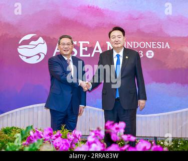 Jakarta, Indonésie. 7 septembre 2023. Le premier ministre chinois Li Qiang rencontre le président sud-coréen Yoon Suk-yeol en marge des réunions des dirigeants sur la coopération en Asie de l'est à Jakarta, en Indonésie, le 7 septembre 2023. Crédit : Liu Bin/Xinhua/Alamy Live News Banque D'Images