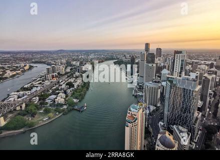 210721 -- BRISBANE, le 21 juillet 2021 -- une photo prise le 4 janvier 2020 montre une vue de Brisbane, en Australie. La ville australienne de Brisbane a remporté le droit d'accueillir les Jeux olympiques d'été de 2032 lors d'un vote lors de la 138e session du CIO du Comité International Olympique le 21 juillet 2021, deux jours avant la cérémonie d'ouverture de Tokyo 2020. SP AUSTRALIE-BRISBANE-HÔTE DES JEUX OLYMPIQUES D'ÉTÉ DE 2032 BAIXXUEFEI PUBLICATIONXNOTXINXCHN Banque D'Images