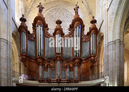 Isnard orgue à pipe (1772-74) & intérieur de l'église ou basilique de Marie-Madeleine Saint-Maximin-la-Sainte-Baume (1295-1532) Var Provence France Banque D'Images