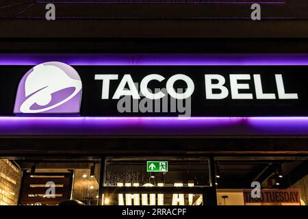 Londres, Royaume-Uni. 06 septembre 2023. Un logo de Taco Bell, une chaîne multinationale américaine de restauration rapide fondée en 1962 par Glen Bell à Downey, en Californie, est visible à Londres. Crédit : SOPA Images Limited/Alamy Live News Banque D'Images