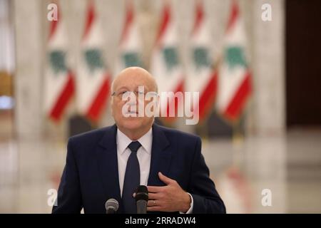 210726 -- BAABDA LIBAN, 26 juillet 2021 -- Najib Mikati prononce un discours à la suite de sa nomination au Palais Baabda près de Beyrouth, Liban, le 26 juillet 2021. Le Premier ministre libanais nouvellement nommé Najib Mikati s'est engagé lundi à former rapidement un cabinet capable de mettre en œuvre des réformes structurelles basées sur l'initiative française en coopération avec la société civile, a rapporté le journal local Annahar. LIBAN-BAABDA-NOUVELLEMENT NOMMÉ PREMIER MINISTRE BILALXJAWICH PUBLICATIONXNOTXINXCHN Banque D'Images