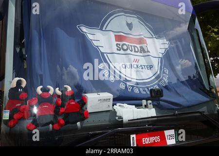 Olvega, Espagne. 07 septembre 2023. Le bus Soudal Quick-Step photographié au départ de l'étape 12 de l'édition 2023 de la 'Vuelta a Espana', d'Olvega à la Saragosse (150, 6 km), Espagne, jeudi 07 septembre 2023. La Vuelta se déroule du 26 août au 17 septembre. BELGA PHOTO PEP DALMAU crédit : Belga News Agency/Alamy Live News Banque D'Images