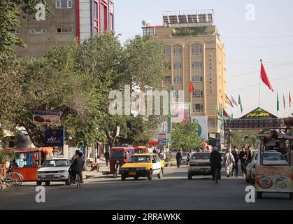 210818 -- BEIJING, 18 août 2021 -- une photo prise le 15 août 2021 montre une route à Kaboul, capitale de l'Afghanistan. Photo par /Xinhua Xinhua titres : les talibans disent de former un gouvernement inclusif alors que la communauté internationale appelle à la paix RahmatullahxAlizadah PUBLICATIONxNOTxINxCHN Banque D'Images