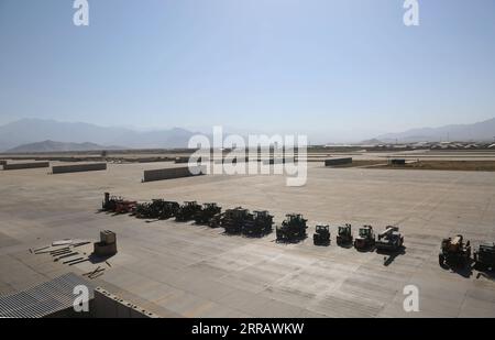 210818 -- BEIJING, 18 août 2021 -- une photo prise le 8 juillet 2021 montre la base aérienne de Bagram après que toutes les forces américaines et de l'OTAN ont été évacuées dans la province de Parwan, dans l'est de l'Afghanistan. Xinhua Headlines : les talibans disent de former un gouvernement inclusif pendant que la communauté internationale appelle à la paix RahmatullahxAlizadah PUBLICATIONxNOTxINxCHN Banque D'Images