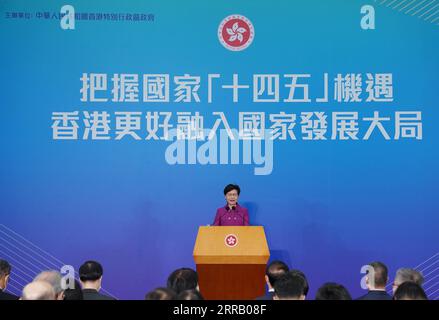 210823 -- HONG KONG, le 23 août 2021 -- le directeur général de la région administrative spéciale de Hong Kong de la Chine Carrie Lam prononce un discours à Hong Kong, dans le sud de la Chine, le 23 août 2021. POUR ALLER AVEC : la délégation nationale présente le 14e plan quinquennal opportunités pour Hong Kong CHINE-HONG Kong-14E PLAN QUINQUENNAL-DÉLÉGATION NATIONALE CN WangxShen PUBLICATIONxNOTxINxCHN Banque D'Images