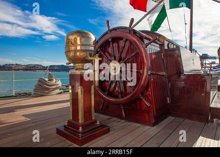 Lisbonne, Portugal, 31 août 2023 : Voilier mexicain Cuauhtémoc dans les quais d'Alcantara. Course des grands voiliers 2023. Navire d'entraînement à voile de la marine mexicaine Banque D'Images