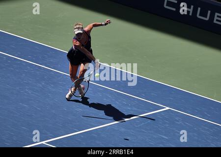 New York, New York, États-Unis. 6 septembre 2023. Laura Siegemund (GER) en action lors de l'US Open 2023 - Championnats de tennis (crédit image : © Mathias Schulz/ZUMA Press Wire) À USAGE ÉDITORIAL SEULEMENT! Non destiné à UN USAGE commercial ! Banque D'Images