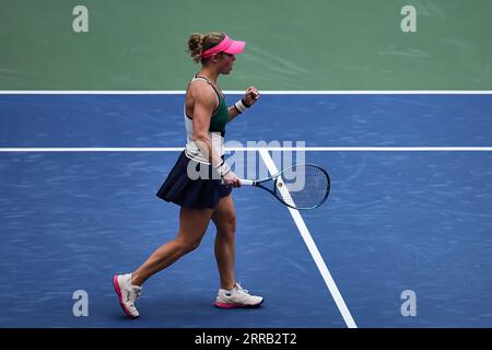 New York, New York, États-Unis. 6 septembre 2023. Laura Siegemund (GER) en action lors de l'US Open 2023 - Championnats de tennis (crédit image : © Mathias Schulz/ZUMA Press Wire) À USAGE ÉDITORIAL SEULEMENT! Non destiné à UN USAGE commercial ! Banque D'Images