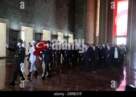 210831 -- ANKARA, 31 août 2021 -- le président turc Tayyip Erdogan assiste à une cérémonie marquant le 99e anniversaire du jour de la victoire au mausolée Ataturk à Ankara, Turquie, le 30 août 2021. La Turquie a célébré lundi le 99e anniversaire du jour de la victoire, le jour où les Turcs ont vaincu les forces grecques à la bataille de Dumlupinar, la bataille finale de la guerre d'indépendance turque en 1922. Photo de /Xinhua TURQUIE-ANKARA-ANNIVERSAIRE DE LA VICTOIRE MustafaxKaya PUBLICATIONxNOTxINxCHN Banque D'Images